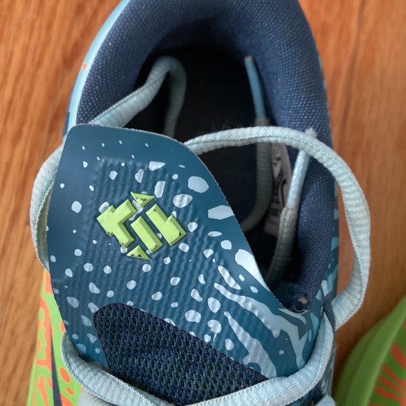 Nike EUC “KD 6 Liger” Kids Sneakers - Picture 9 of 11